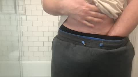 lvguynextdoor440656 online show from November 17, 2025, 4:57 pm