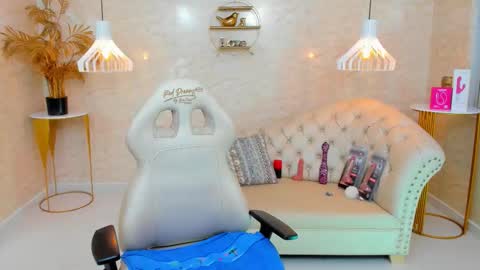 Lya Sweetxx  online show from November 11, 2025, 4:01 am