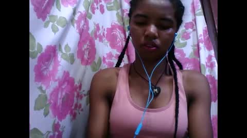Snapshot of lydialarin chatting on October 13, 2025, 3:06 am Lydiah online show from October 13, 2025, 3:06 am