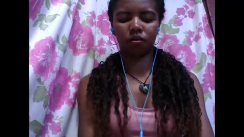 Snapshot of lydialarin chatting on October 14, 2025, 4:08 pm Lydiah online show from October 14, 2025, 4:08 pm