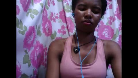 Snapshot of lydialarin chatting on October 15, 2025, 6:19 pm Lydiah online show from October 15, 2025, 6:19 pm