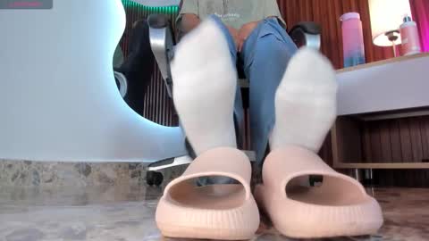 Snapshot of lyhana_lee chatting on October 1, 2025, 11:38 am Lyhana Lee online show from October 1, 2025, 11:38 am