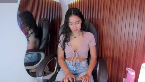 Snapshot of lyhana_lee chatting on October 4, 2025, 12:14 pm Lyhana Lee online show from October 4, 2025, 12:14 pm