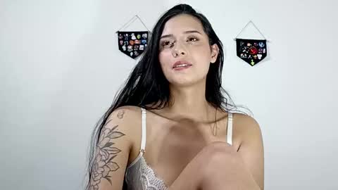 Snapshot of lyla205 chatting on November 17, 2025, 3:23 am lyla online show from November 17, 2025, 3:23 am