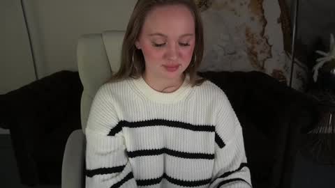 Snapshot of lylanimfa chatting on December 11, 2024, 7:25 pm lylanimfa online show from December 11, 2024, 7:25 pm