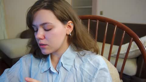 Snapshot of lyle_art chatting on February 5, 2025, 3:13 am hi im Lyle online show from February 5, 2025, 3:13 am