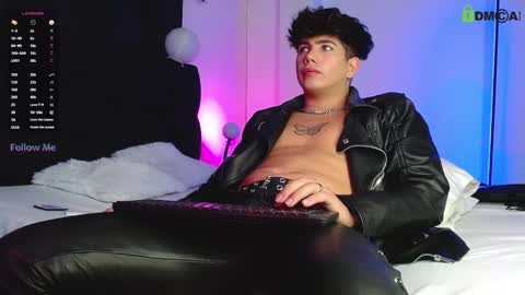 Lyle Bennett Freelance Model online show from October 23, 2025, 11:09 am