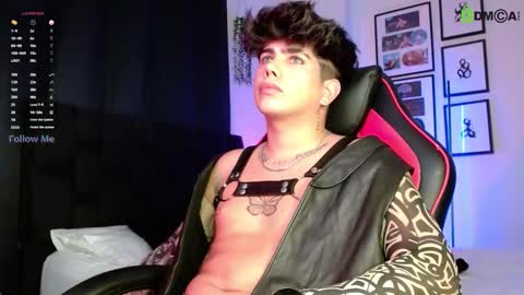 Lyle Bennett Freelance Model online show from December 4, 2025, 12:03 pm