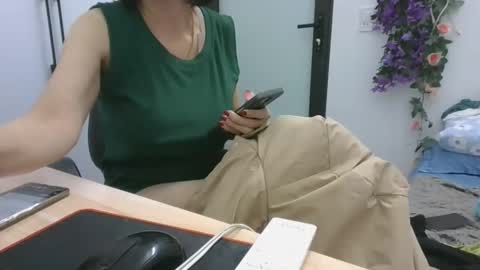 Snapshot of lyli_99 chatting on November 21, 2025, 1:54 pm lyli_99 online show from November 21, 2025, 1:54 pm