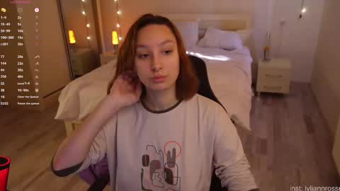 Lylian online show from November 16, 2025, 7:14 am