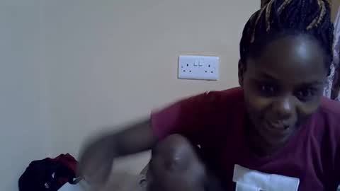 lyn_anna online show from November 14, 2025, 12:15 pm