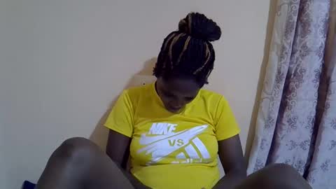 lyn_anna online show from November 25, 2025, 11:21 am