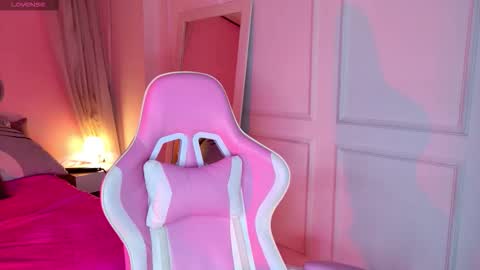 Snapshot of lyna_love chatting on November 5, 2025, 8:42 pm Lyna love online show from November 5, 2025, 8:42 pm