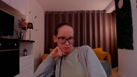 Sara online show from March 2, 2025, 7:12 pm