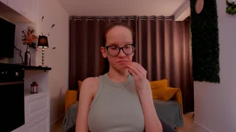 Sara online show from March 3, 2025, 1:21 am