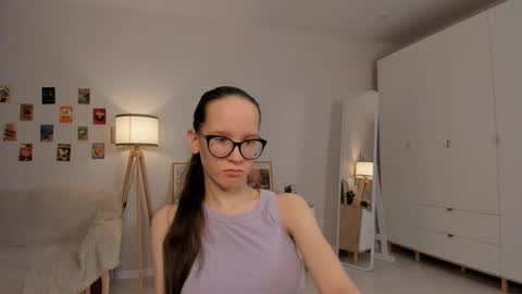 Sara online show from March 10, 2025, 4:14 pm