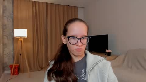 Sara online show from September 13, 2025, 4:29 pm