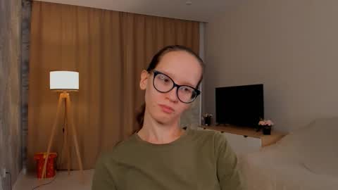 Sara online show from September 19, 2025, 4:07 pm