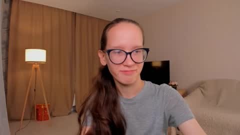 Sara online show from September 26, 2025, 4:11 pm