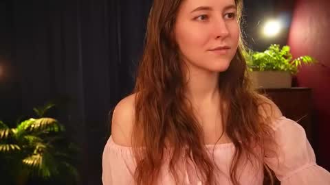 Snapshot of lynn_feline chatting on October 22, 2025, 10:37 am Lynn online show from October 22, 2025, 10:37 am