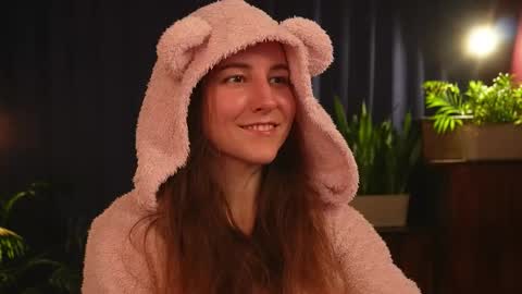 Snapshot of lynn_feline chatting on November 21, 2025, 3:11 pm Lynn online show from November 21, 2025, 3:11 pm