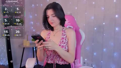 Snapshot of lynn_martin chatting on October 13, 2025, 1:05 am Lynn online show from October 13, 2025, 1:05 am