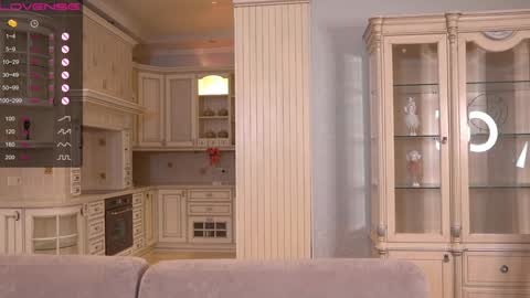 Natasha online show from February 3, 2025, 7:29 am