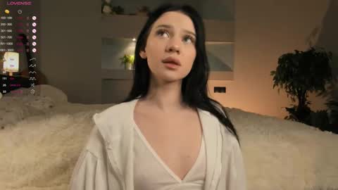 Lola online show from March 8, 2025, 5:54 pm