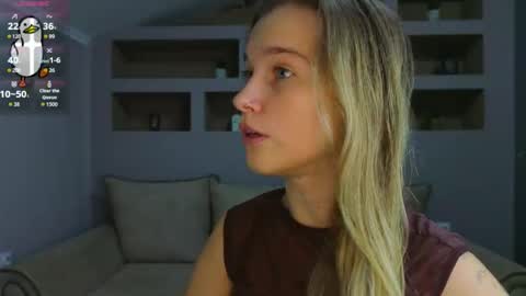 Snapshot of lynntiny chatting on October 14, 2025, 5:25 pm Lynn online show from October 14, 2025, 5:25 pm