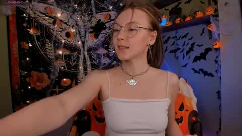 Lyra online show from October 28, 2025, 10:30 am