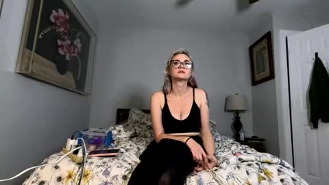 Lyra Greene online show from November 8, 2025, 4:45 am