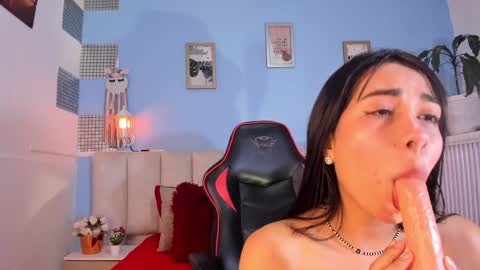 Lizzy smith  online show from December 4, 2024, 7:56 pm