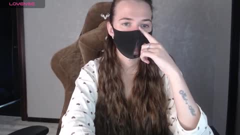 Snapshot of m00n8kiki chatting on October 2, 2025, 10:33 am Ksu online show from October 2, 2025, 10:33 am