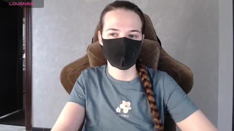 Snapshot of m00n8kiki chatting on November 13, 2025, 8:02 am Ksu online show from November 13, 2025, 8:02 am