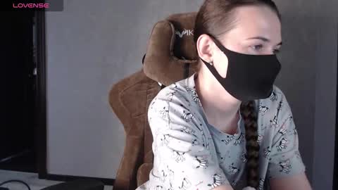 Snapshot of m00n8kiki chatting on November 15, 2025, 5:49 am Ksu online show from November 15, 2025, 5:49 am