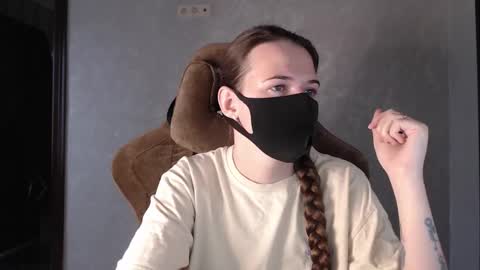 Snapshot of m00n8kiki chatting on November 19, 2025, 6:46 am Ksu online show from November 19, 2025, 6:46 am