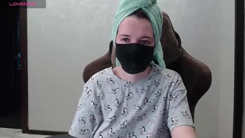 Snapshot of m00n8kiki chatting on November 25, 2025, 7:19 am Ksu online show from November 25, 2025, 7:19 am