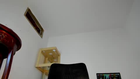 Snapshot of m1lk_choc chatting on March 8, 2025, 2:40 pm Mila online show from March 8, 2025, 2:40 pm