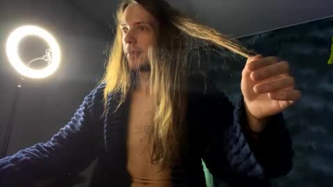 Snapshot of m1shq chatting on December 7, 2024, 5:15 am m1shq online show from December 7, 2024, 5:15 am