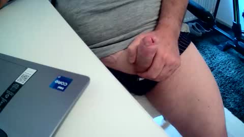 Snapshot of m_daan1969 chatting on September 8, 2025, 2:27 pm m_daan1969 online show from September 8, 2025, 2:27 pm