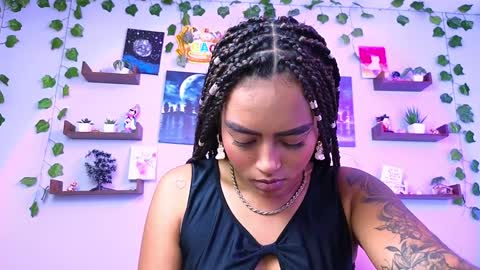 Macey Elliot Modelo Independiente online show from December 12, 2024, 6:53 pm