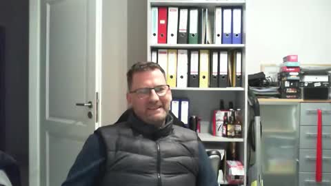 Snapshot of macfly67 chatting on December 13, 2024, 4:27 pm macfly67 online show from December 13, 2024, 4:27 pm