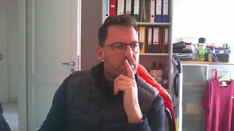 Snapshot of macfly67 chatting on January 13, 2025, 10:14 am macfly67 online show from January 13, 2025, 10:14 am