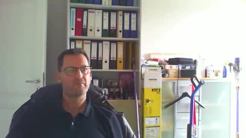 Snapshot of macfly67 chatting on October 17, 2025, 1:35 pm macfly67 online show from October 17, 2025, 1:35 pm