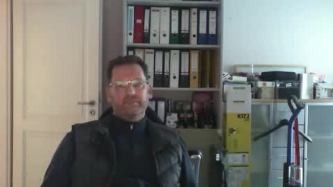 Snapshot of macfly67 chatting on October 27, 2025, 3:38 pm macfly67 online show from October 27, 2025, 3:38 pm