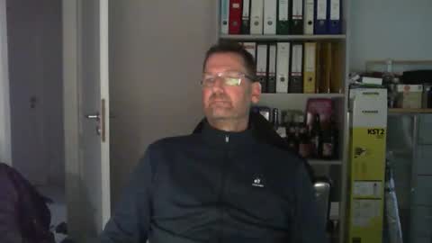 Snapshot of macfly67 chatting on November 8, 2025, 3:34 pm macfly67 online show from November 8, 2025, 3:34 pm