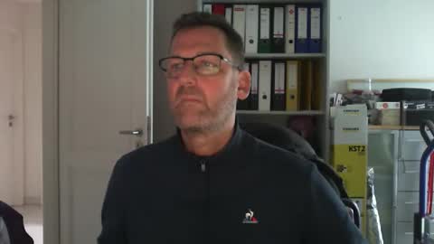 Snapshot of macfly67 chatting on December 15, 2025, 9:46 am macfly67 online show from December 15, 2025, 9:46 am