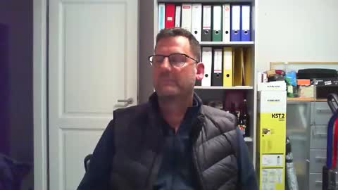 Snapshot of macfly67 chatting on December 17, 2025, 8:15 pm macfly67 online show from December 17, 2025, 8:15 pm