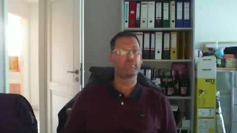 Snapshot of macfly67 chatting on December 18, 2025, 2:12 pm macfly67 online show from December 18, 2025, 2:12 pm