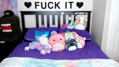 Mackenzie Wolfe online show from February 1, 2025, 8:08 am